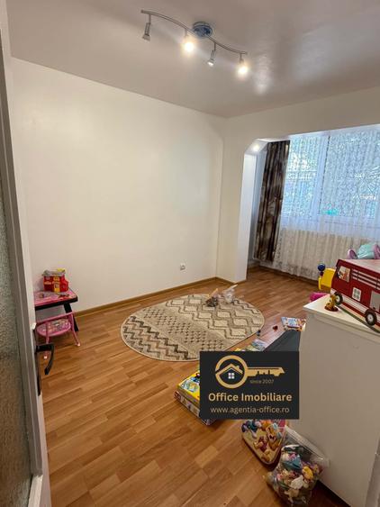 Apartament cu 4 camere decomandat în Vasile Alecsandri