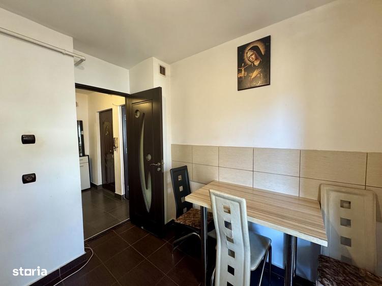 Apartament cu 3 camere decomandat, mobilat în Soarelui