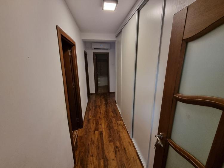 Apartament cu 4 camere semidecomandat, mobilat în Tomis Nord