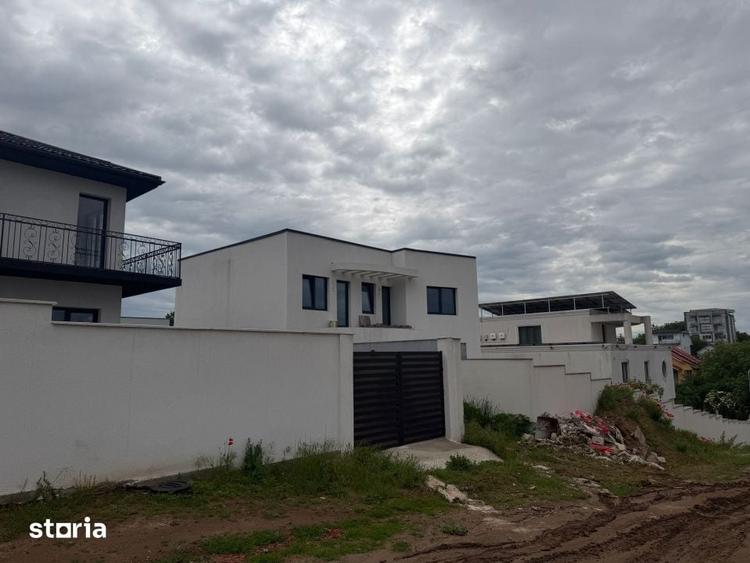 Casă cu 4 camere cu Teren 300 Mp în Plaiul Vulcanești