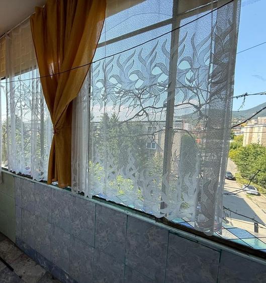 Apartament cu 2 camere semidecomandat în Gojdu