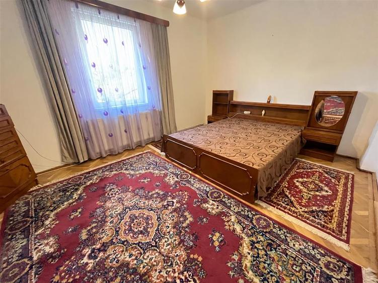 Casă individuală cu 4 camere cu Garaj în Lupeni