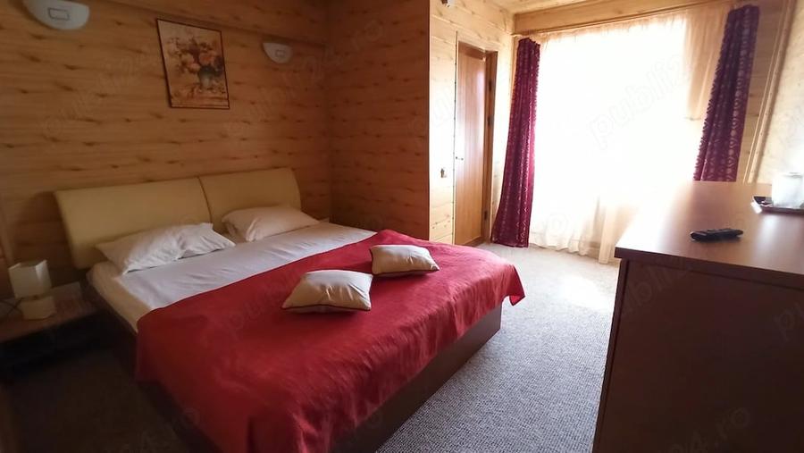 Casă cu 8 camere cu Teren 250 Mp în Central