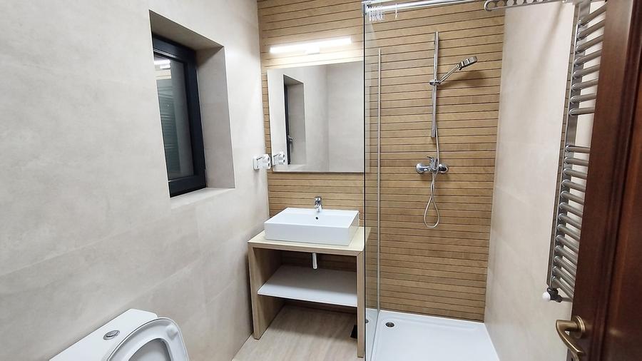 Apartament cu 3 camere decomandat în Tineretului