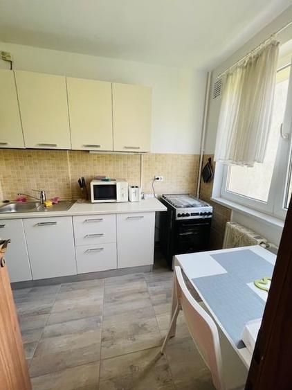 Apartament cu 3 camere decomandat, mobilat în Gara de Nord