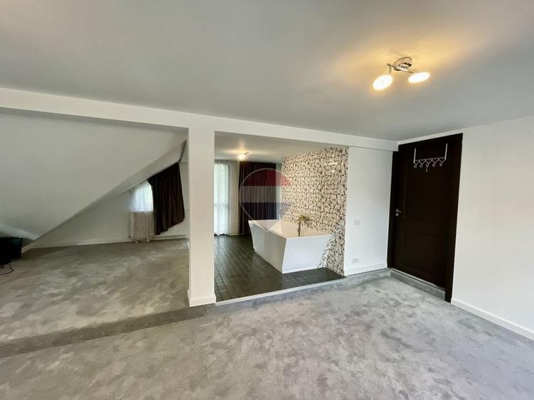 Casă cu 6 camere cu Teren 7661 Mp în Cheia