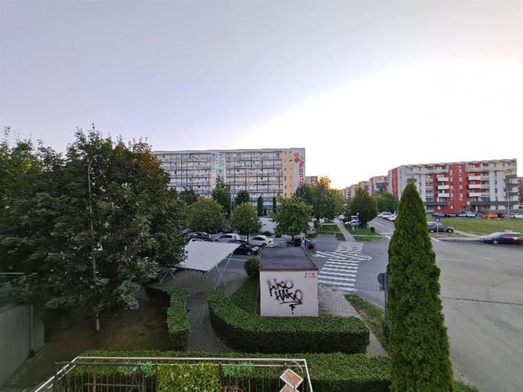 Apartament cu 3 camere decomandat, mobilat în Avantgarden