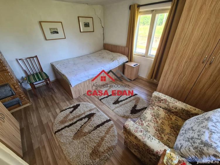 Casă cu 2 camere cu Teren 250 Mp în Poiana