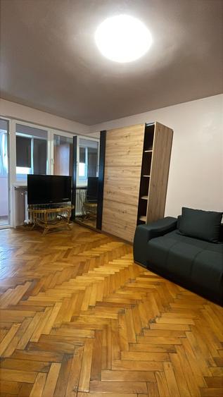 Apartament cu 2 camere decomandat în Titan