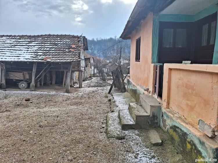 Casă cu 4 camere cu Teren 200 Mp în Central