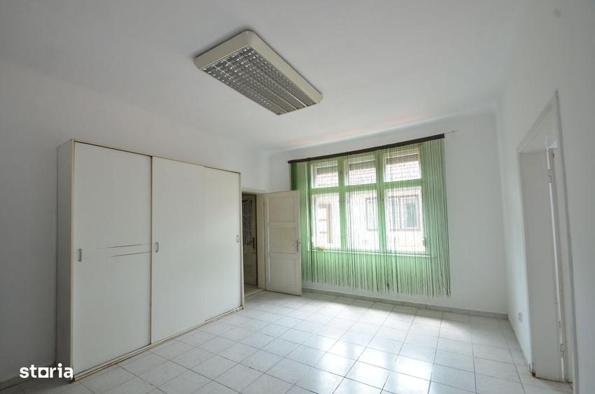 Casă cu 2 camere în Central