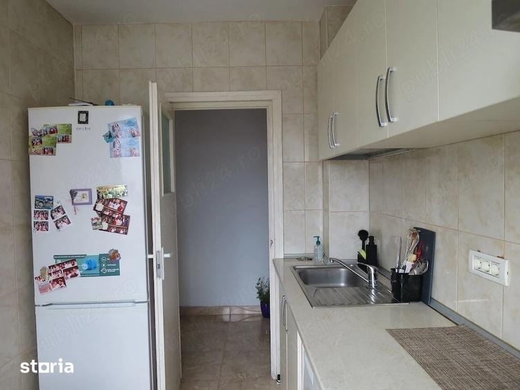 Apartament cu 3 camere decomandat în Basarab