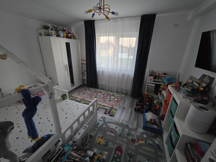Casă cu 4 camere în Berceni