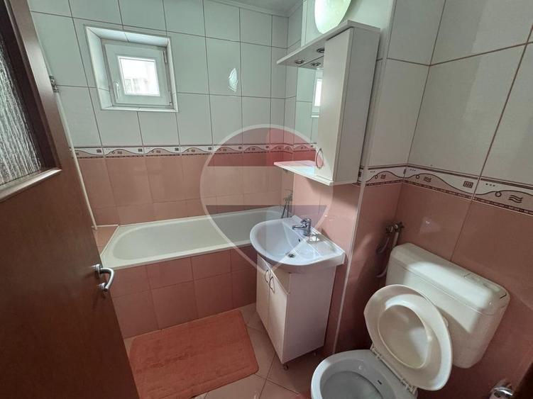 Apartament cu 3 camere decomandat, mobilat în Iosia-Nord