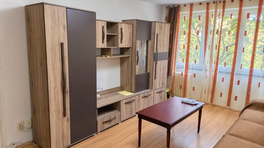 Apartament cu 2 camere semidecomandat în Vatra Luminoasă