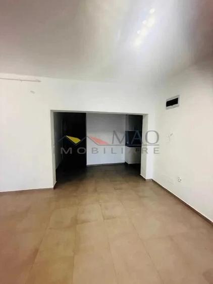 Apartament cu 4 camere decomandat în Libertății