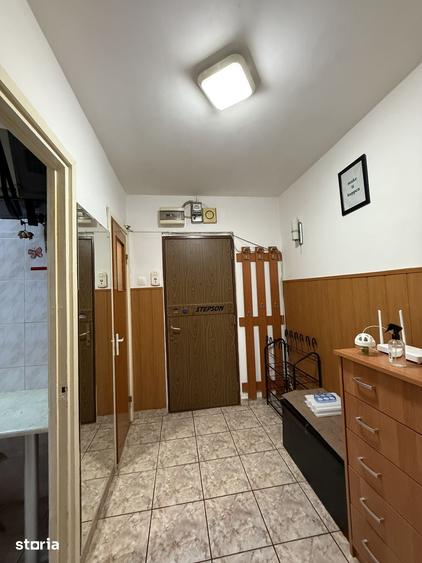 Apartament cu 3 camere semidecomandat în Drumul Taberei