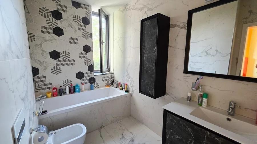 Casă cu 5 camere cu Teren 300 Mp în Viile Noi