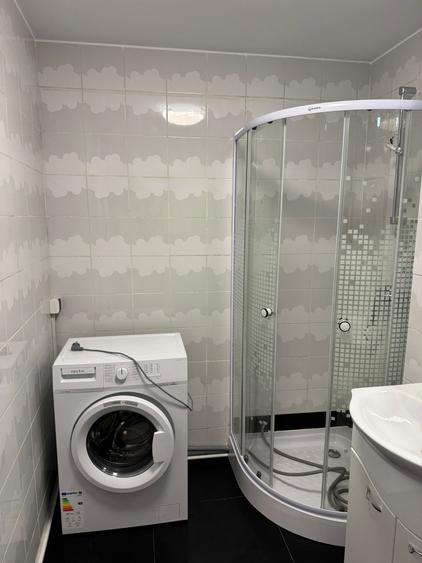 Apartament cu 3 camere decomandat, mobilat în P-ța Victoriei