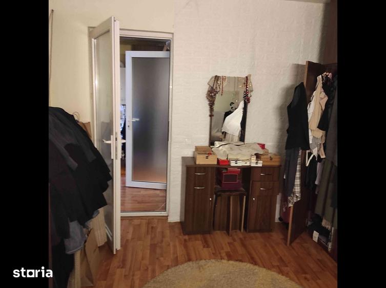 Casă cu 3 camere cu Teren 180 Mp în Calea București