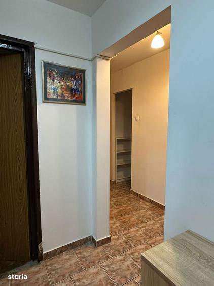 Apartament cu 4 camere decomandat, mobilat în Titan