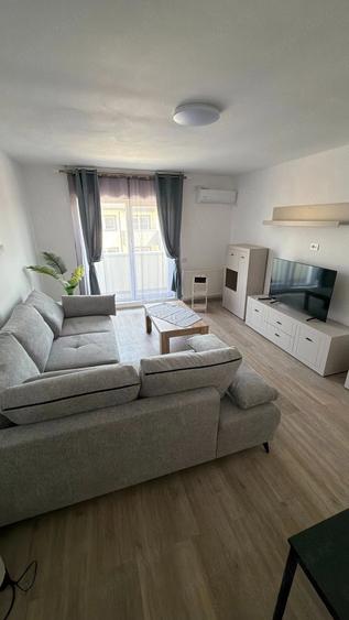 Apartament cu 2 camere decomandat în 1 Decembrie