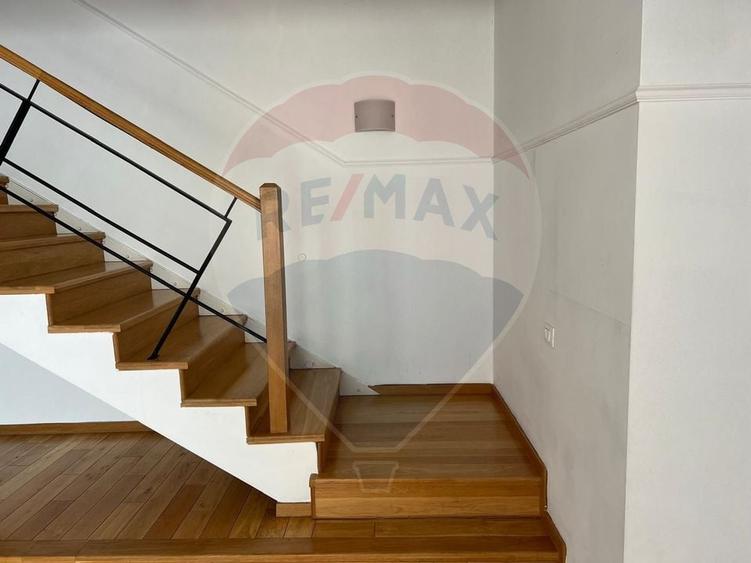 Apartament cu 3 camere semidecomandat, mobilat în Nordului