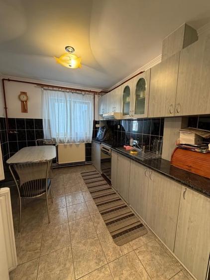 Apartament 4 camere. etj 2,  Radauti - 1
