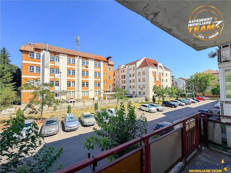 Apartament cu 3 camere decomandat în Lenin