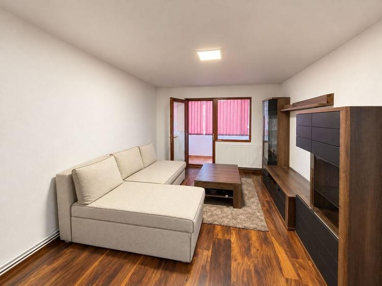 Apartament cu 3 camere decomandat, mobilat în Lipovei
