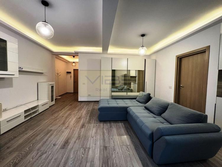 Apartament cu 2 camere semidecomandat, mobilat în Podul de Fier