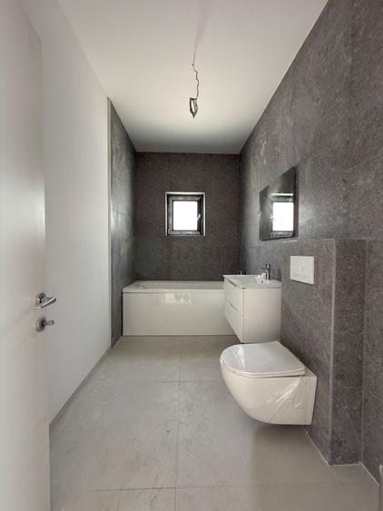 Casă individuală cu 4 camere cu Canalizare în Tunari