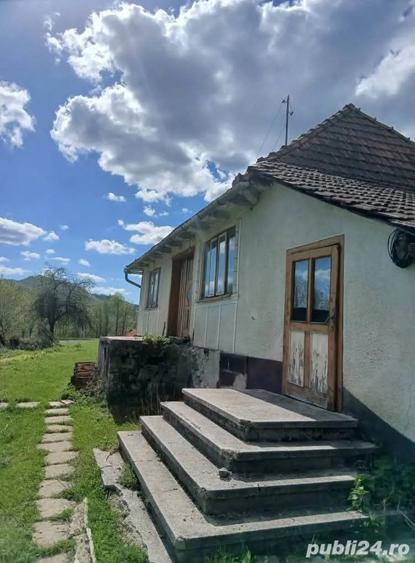 Casă cu 2 camere cu Teren 1440 Mp în Central