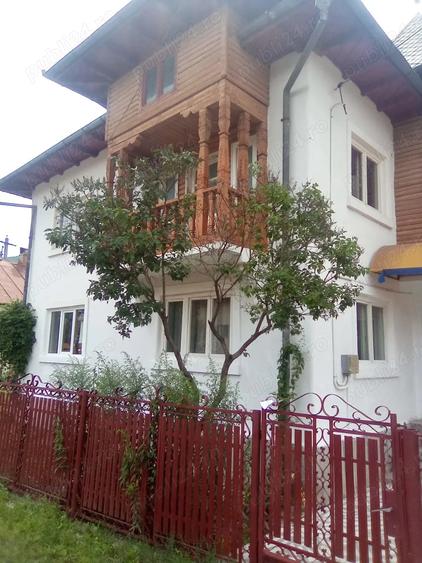 Casă cu 6 camere în Rucăr