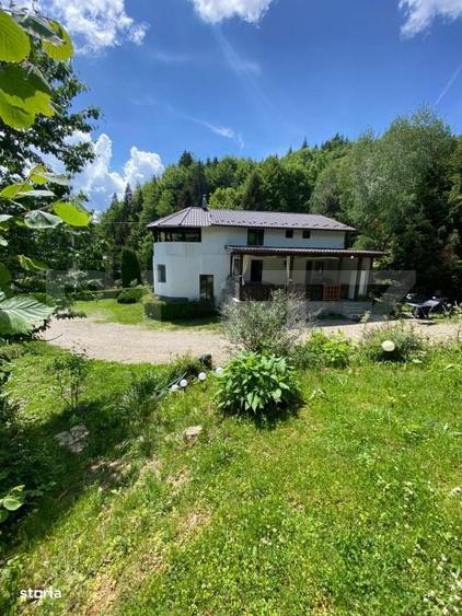 Casă cu 4 camere în Colibița