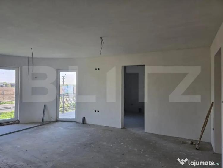 Casă cu 8 camere cu Teren 1500 Mp în Central