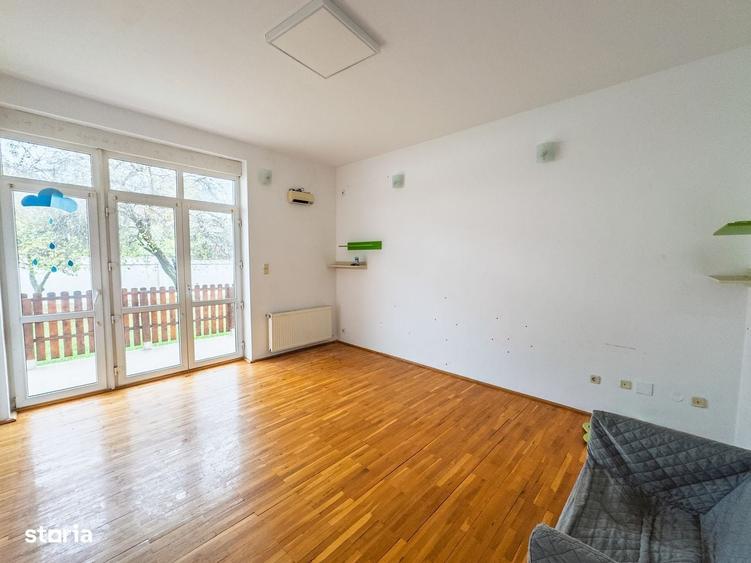 Casă cu 4 camere în Exterior Vest