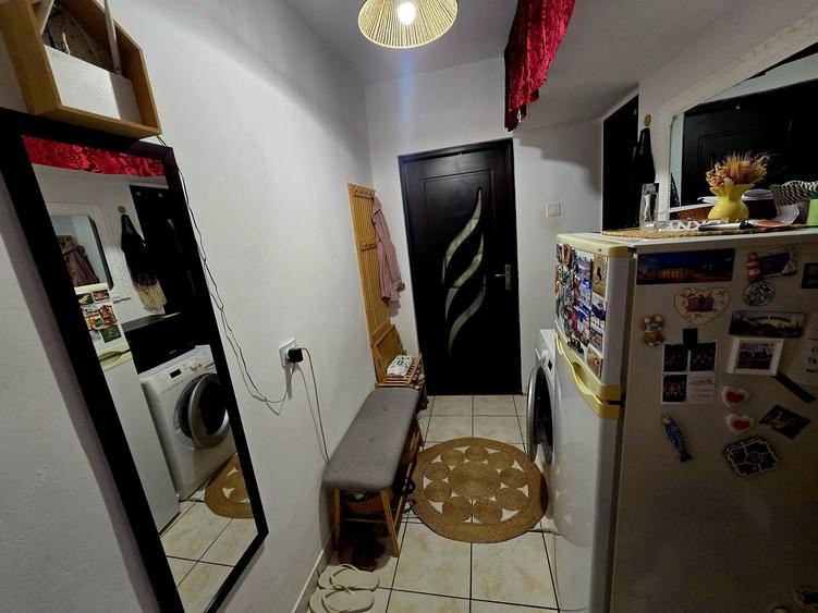 Apartament cu 2 camere semidecomandat în Micro 6