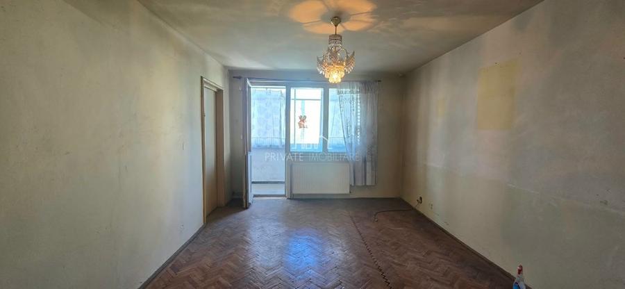 Apartament cu 3 camere decomandat în Est