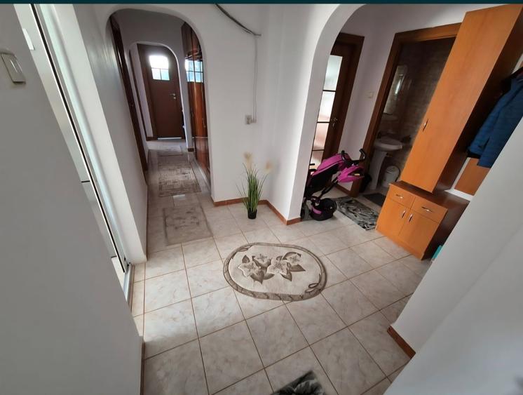 Apartament cu 4 camere decomandat în Exterior Vest