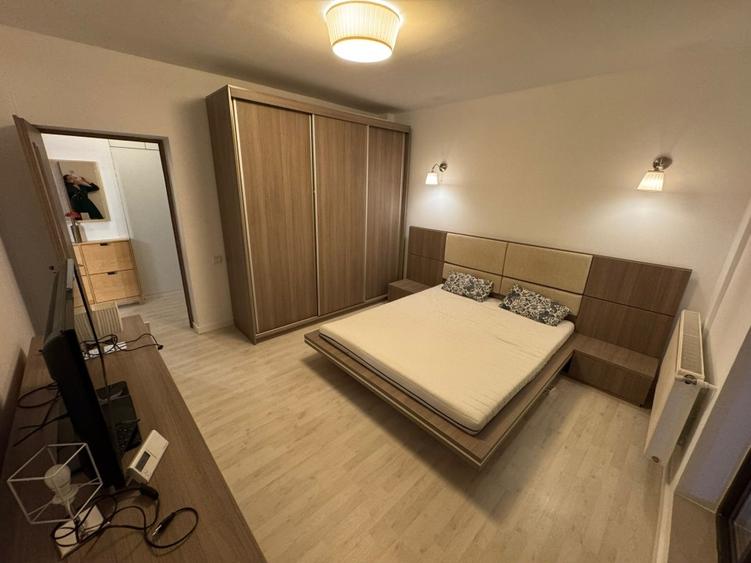 Apartament cu 2 camere decomandat în Roșu