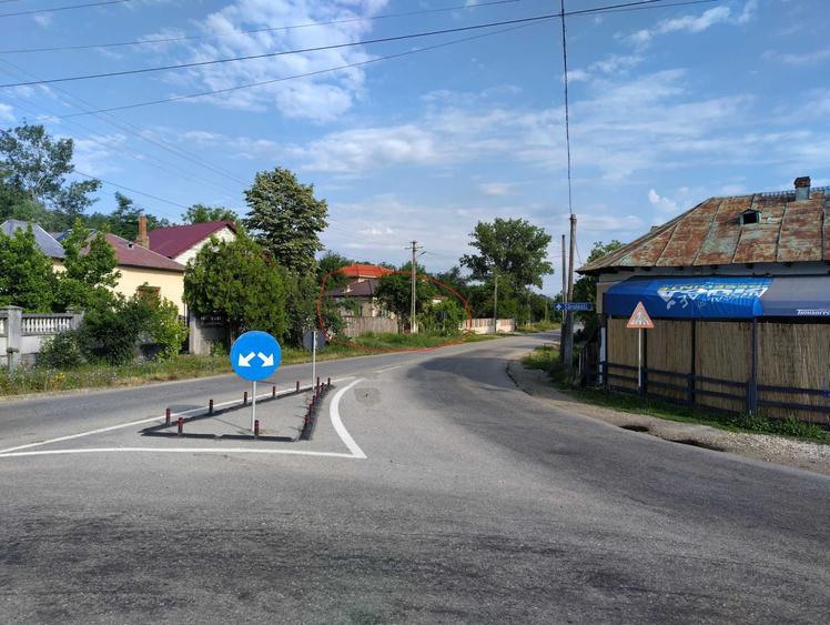 Casa de vanzare la Strada + Pamant . - 2
