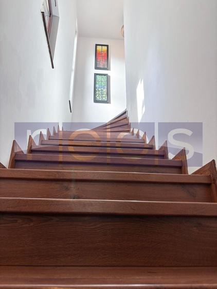 Casă individuală cu 5 camere cu Canalizare în Vatra Luminoasă