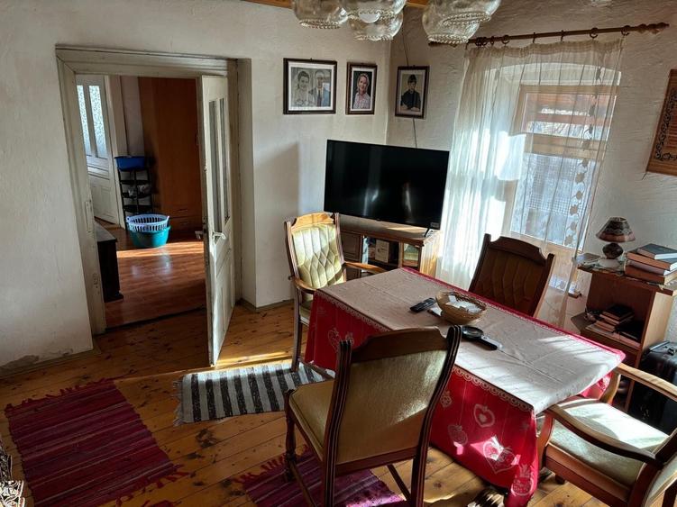 Casă cu 3 camere în Săcărâmb