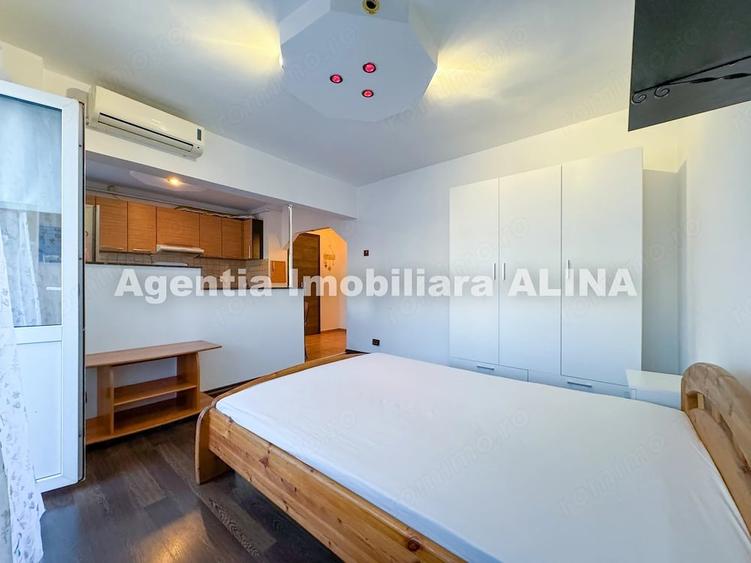 Garsonieră decomandată în Decebal