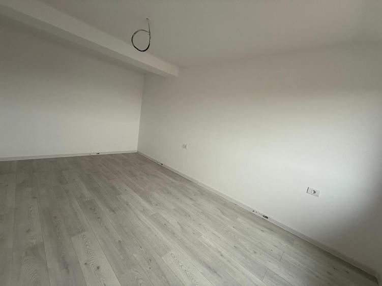 Apartament cu 2 camere decomandat în Girocului