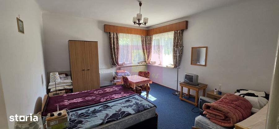 Casă cu 8 camere cu Teren 518 Mp în Central