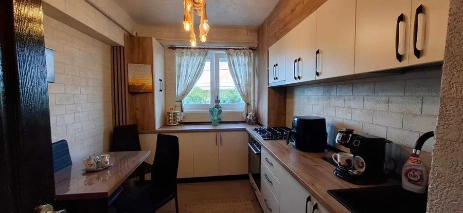 Apartament cu 3 camere decomandat în Port