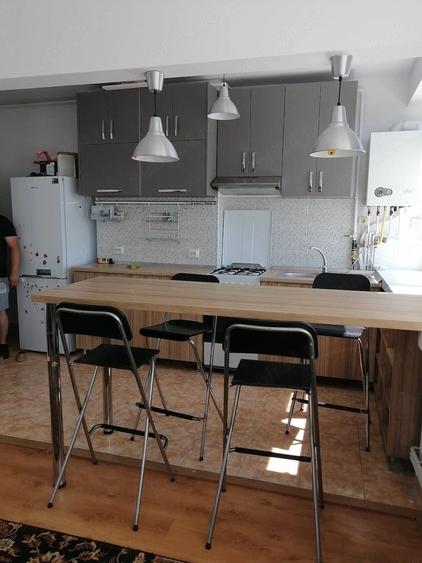 Apartament cu 3 camere semidecomandat în Central