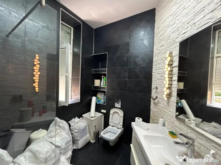 Apartament cu 4 camere semidecomandat în Universitate